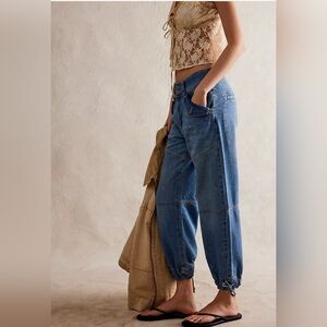 We The Free Bonita Cargo Slim Crop Jeans. Size 28